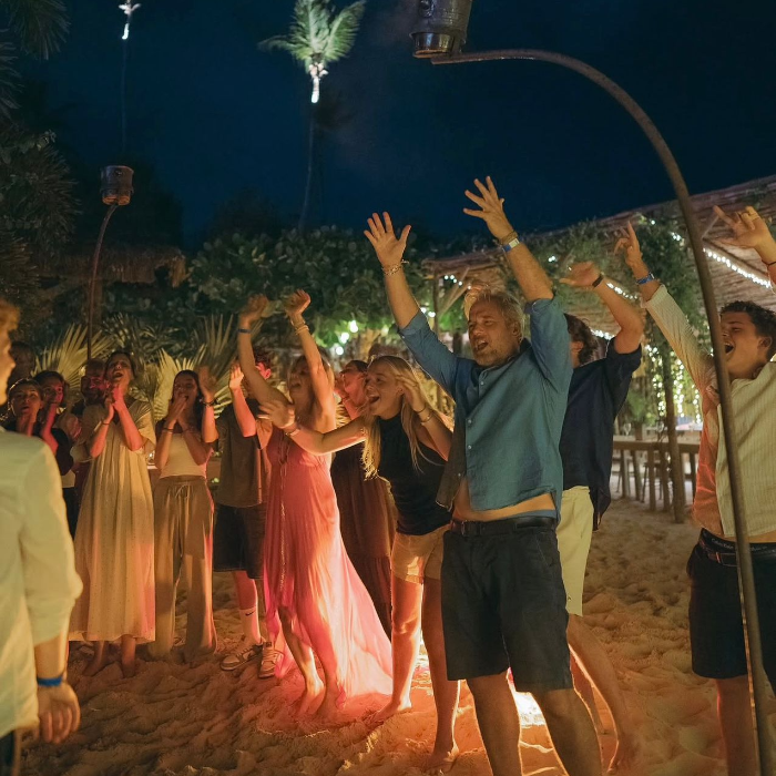 O Luau Casa na Praia ocorre tradicionalmente todas as segundas e quintas-feiras. O evento celebra a riqueza cultural de Jericoacoara com a apresentação temática do grupo Tribo Jeri. Nosso Luau inclui um jantar diversificado ( buffer gourmet) com mais de 17 opções de pratos.
Valido para segundas e quintas-feiras