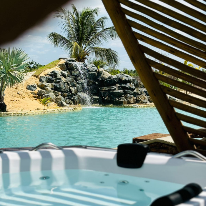 🌴 Beira D’Água – Little Beach 🌊
Um refúgio encantador no extremo leste de Jericoacoara, onde a natureza e a gastronomia se encontram à beira do paraíso.