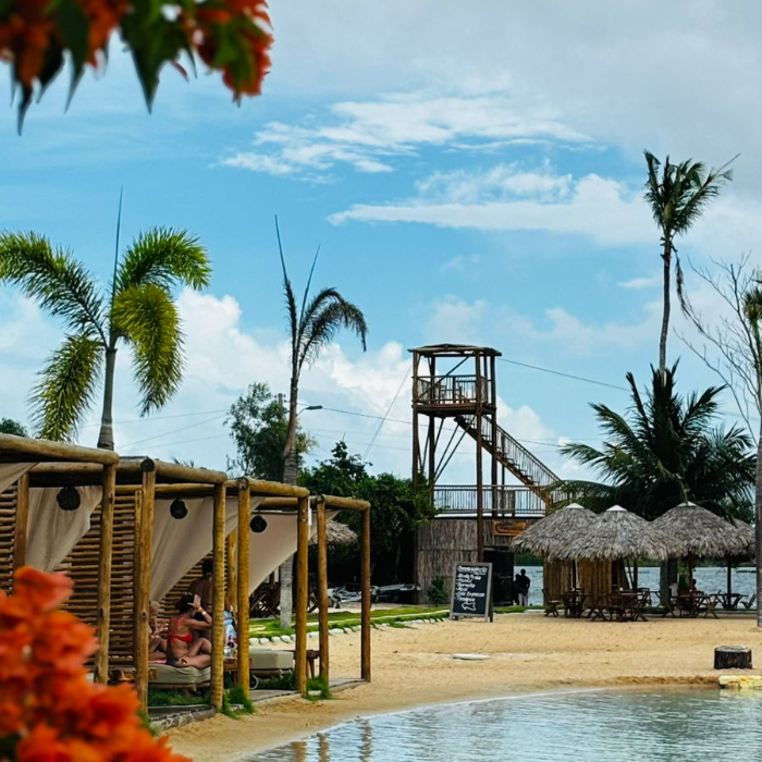 🌴 Beira D’Água – Little Beach 🌊
Um refúgio encantador no extremo leste de Jericoacoara, onde a natureza e a gastronomia se encontram à beira do paraíso.