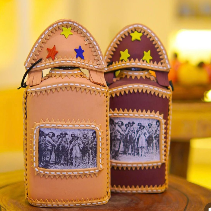 A chama a castanha não é só uma loja de castanhas, nos temos uma variedade de produtos que vão encantar os olhos e o paladar. Entre pimentas, cachaças temos também decorações estilo que carrega uma identidade na nossa cultura. Ideal para presentear ou levar de lembraça.