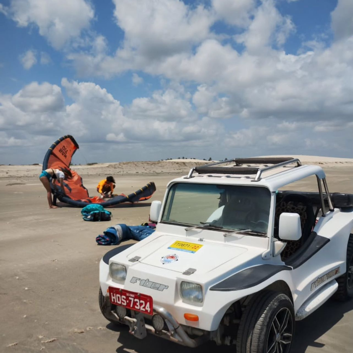 🌬️ World de Kite – Escola de Kitesurf no Preá 🏄‍♂️
Localizada no coração do litoral cearense, a World de Kite é o lugar perfeito para quem quer aprender, evoluir ou se apaixonar ainda mais pelo kitesurf.