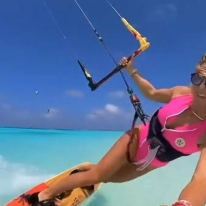 🌬️ World de Kite – Escola de Kitesurf no Preá 🏄‍♂️
Localizada no coração do litoral cearense, a World de Kite é o lugar perfeito para quem quer aprender, evoluir ou se apaixonar ainda mais pelo kitesurf.