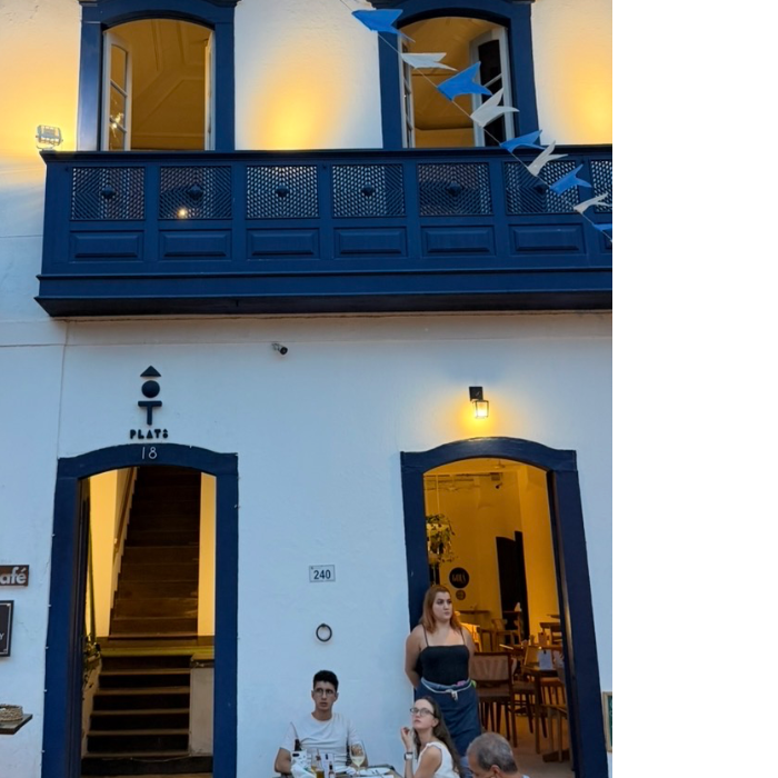 Uma cafeteria e smoothie bar baseada na culinária anti-inflamatória e plant-based, assinada pela Mariana de Paula da Cozinha de Cura.
Priorizamos a alimentação natural e assim trazemos um cardápio cheio de opções saudáveis e regenerativas.
Trabalhamos com o Café Bem Dito - um café especial, de agricultura familiar da Alta Mogiana Mineira.
Temos o Armazém do Cura para que você possa levar um pouquinho de nós e da nossa curadoria para sua casa!