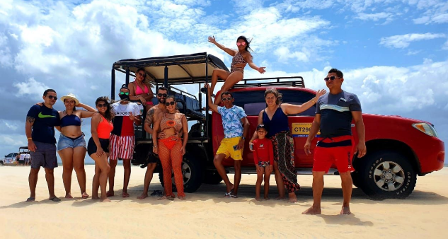 Na compra de um passeio de jardineira compartilhado para o Litoral Oeste e ganhe 50% de desconto em outro