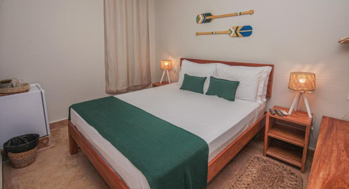 Situada em Preá, a poucos passos da praia, a Pousada Preamar dispõe de suítes amplas e confortáveis, algumas com vista para o mar.